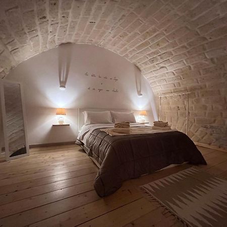 Epoca Suite House Trani Bagian luar foto