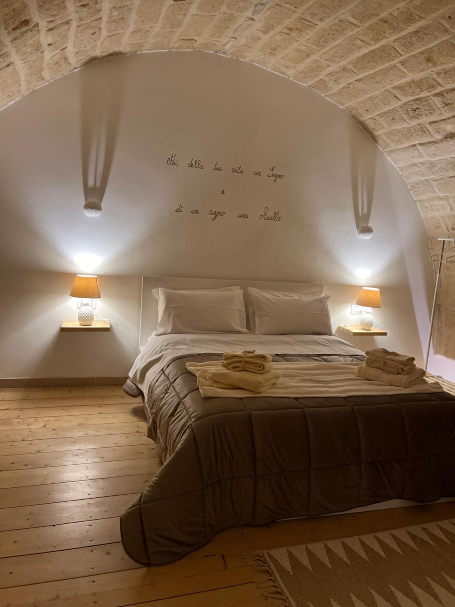 Epoca Suite House Trani Bagian luar foto