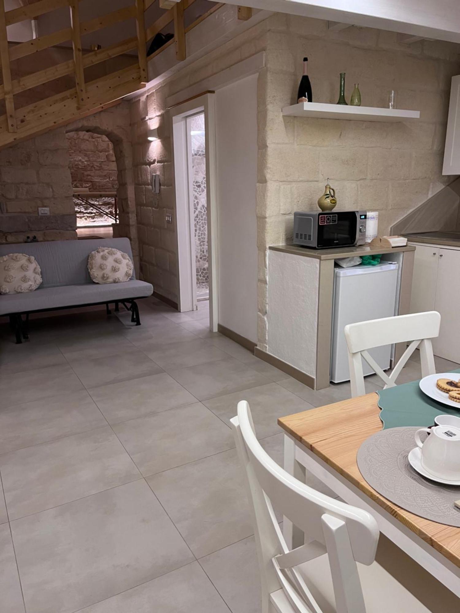 Epoca Suite House Trani Bagian luar foto