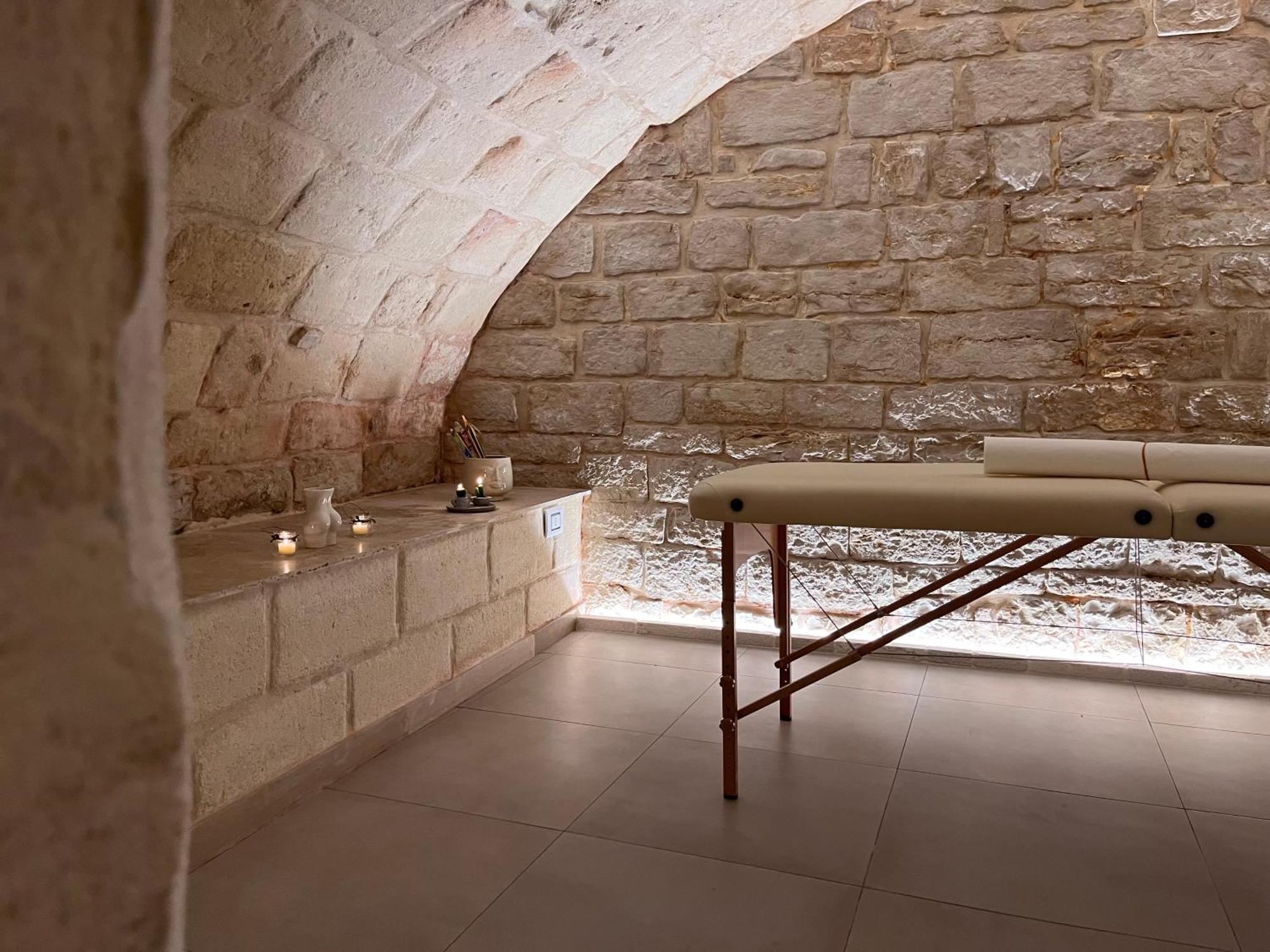 Epoca Suite House Trani Bagian luar foto