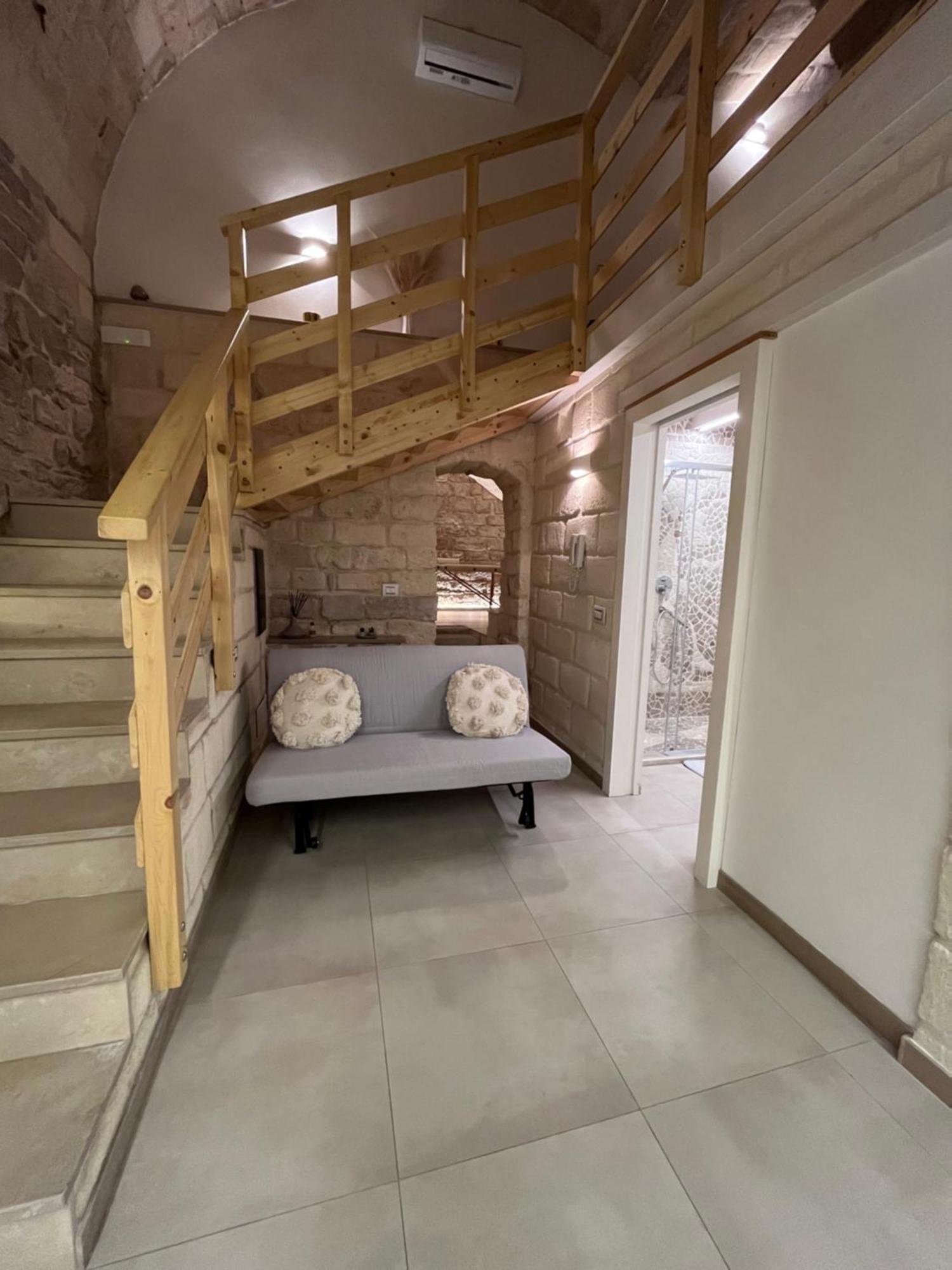 Epoca Suite House Trani Bagian luar foto