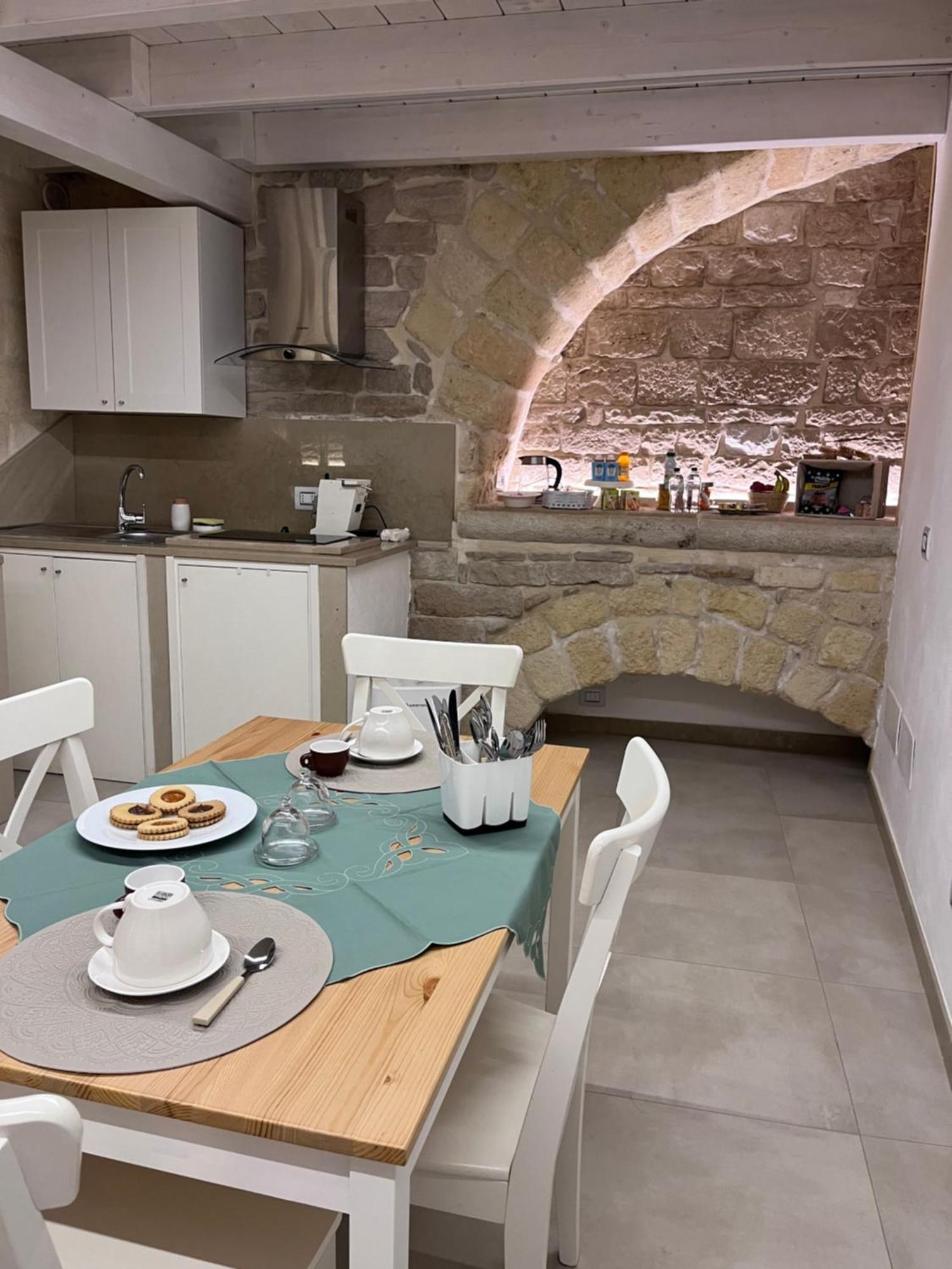Epoca Suite House Trani Bagian luar foto