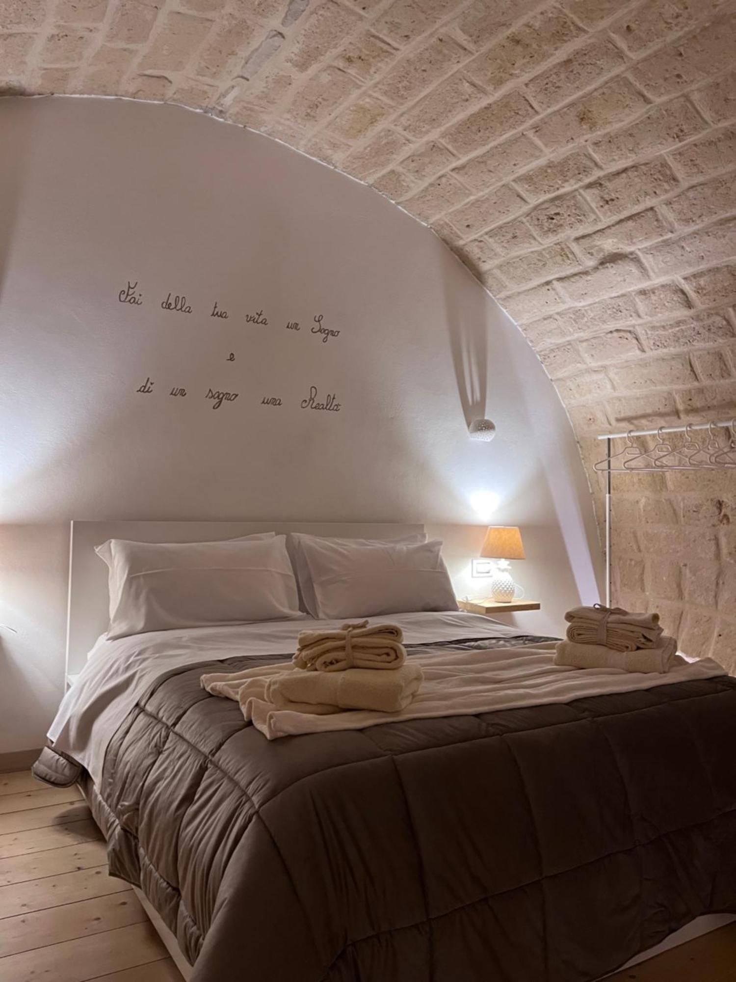 Epoca Suite House Trani Bagian luar foto