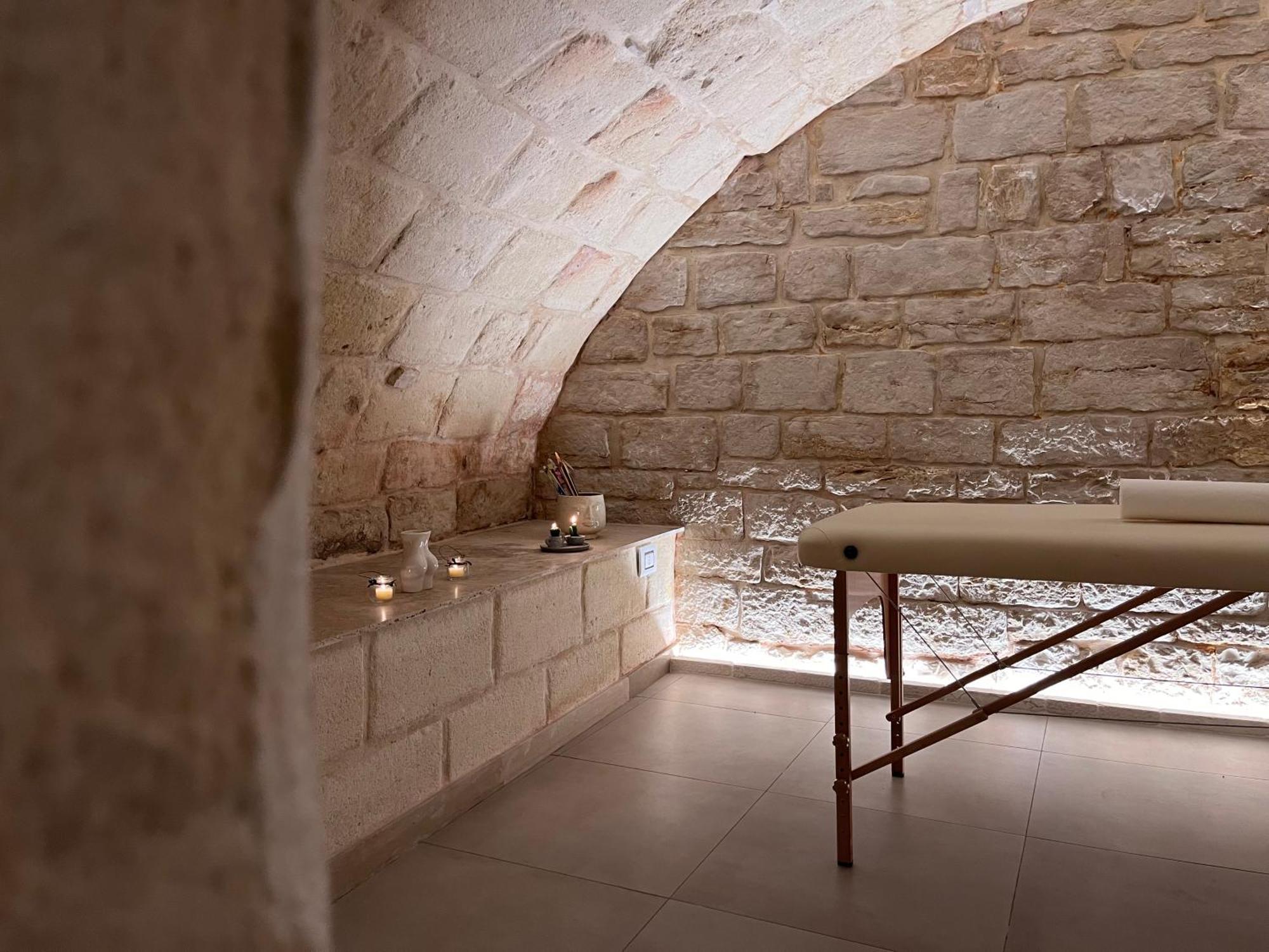Epoca Suite House Trani Bagian luar foto