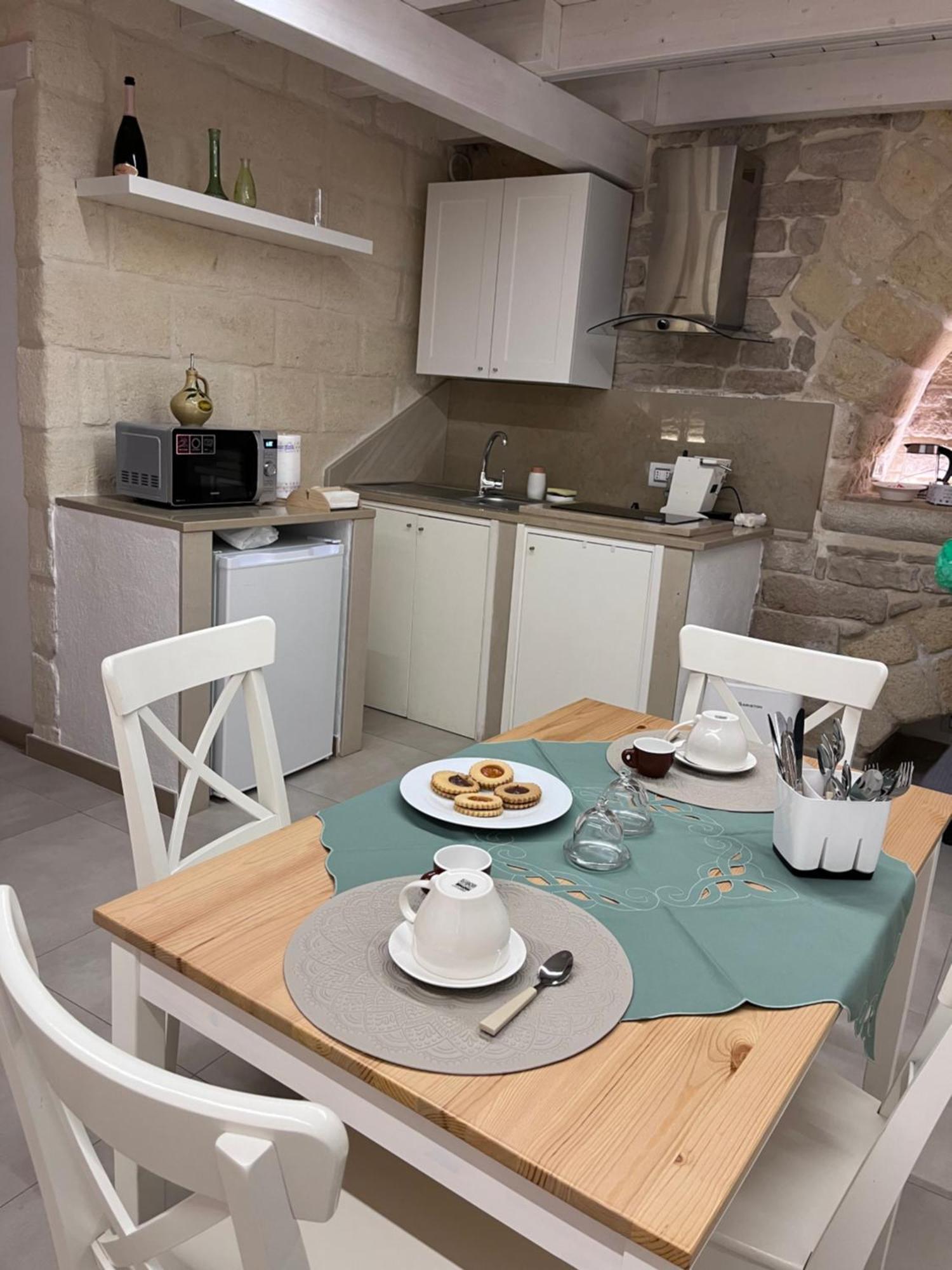 Epoca Suite House Trani Bagian luar foto