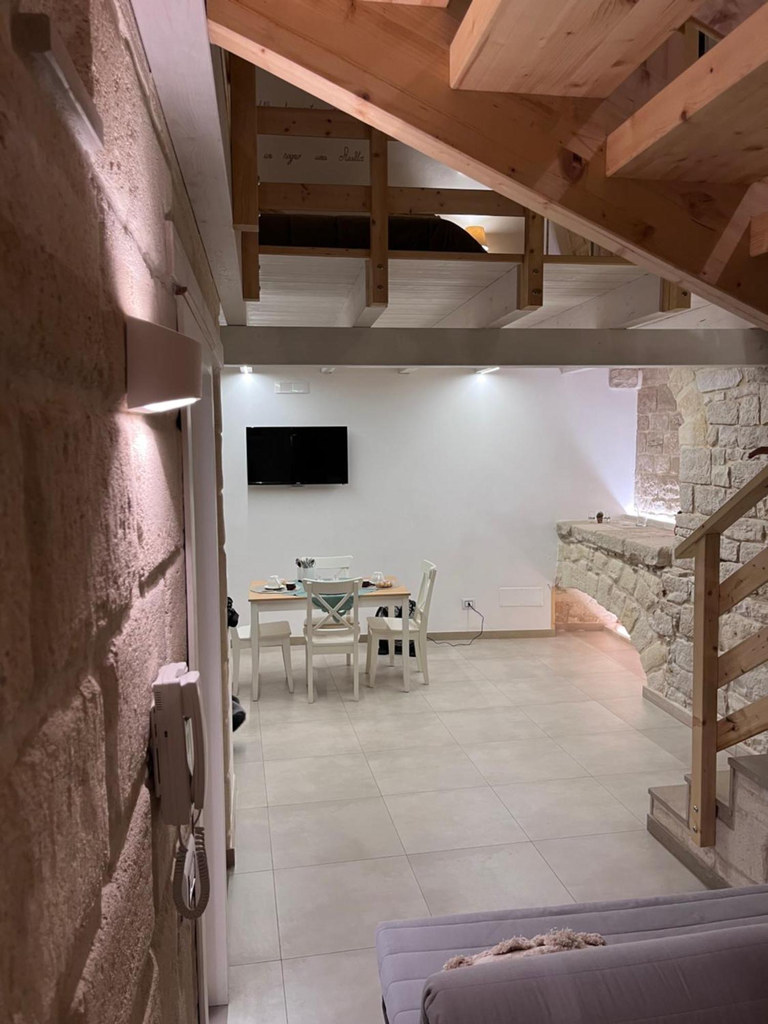 Epoca Suite House Trani Bagian luar foto