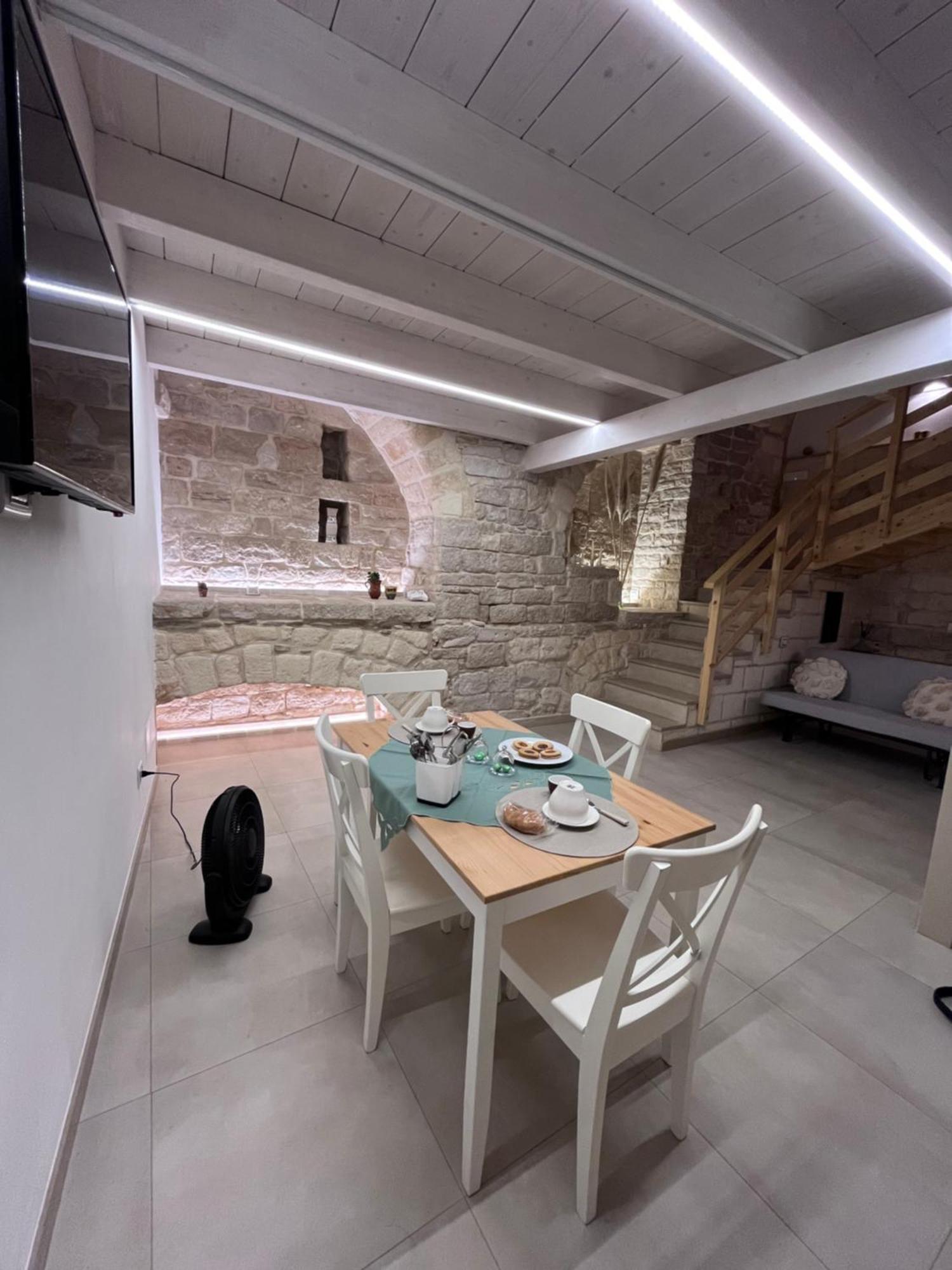 Epoca Suite House Trani Bagian luar foto