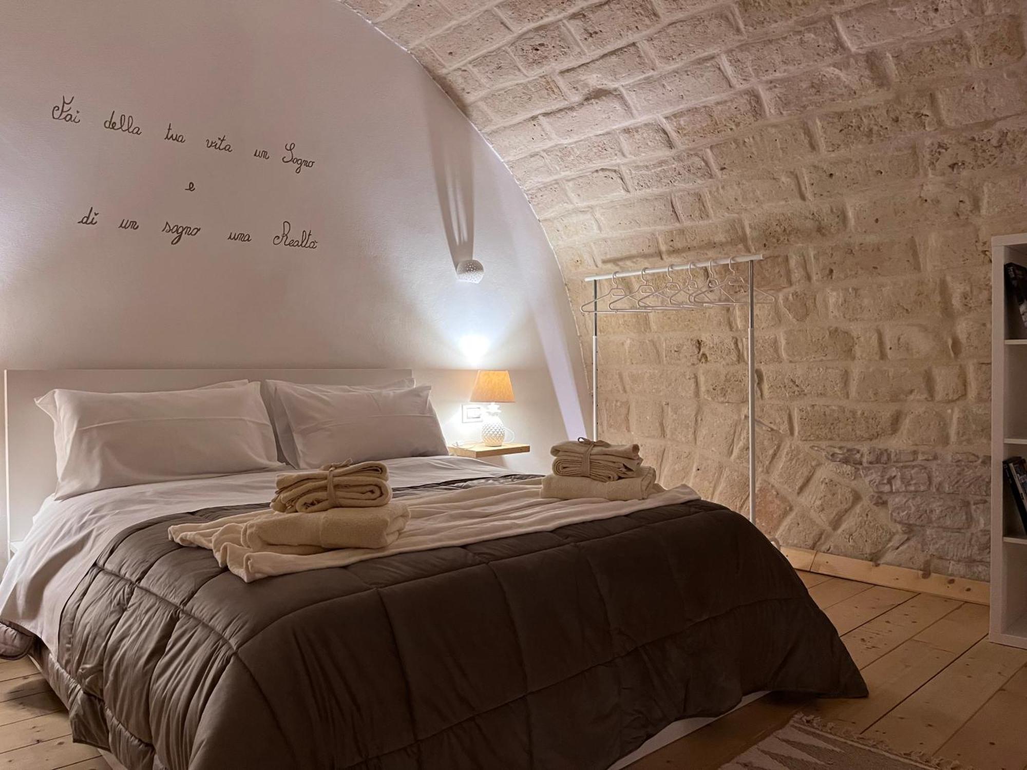 Epoca Suite House Trani Bagian luar foto
