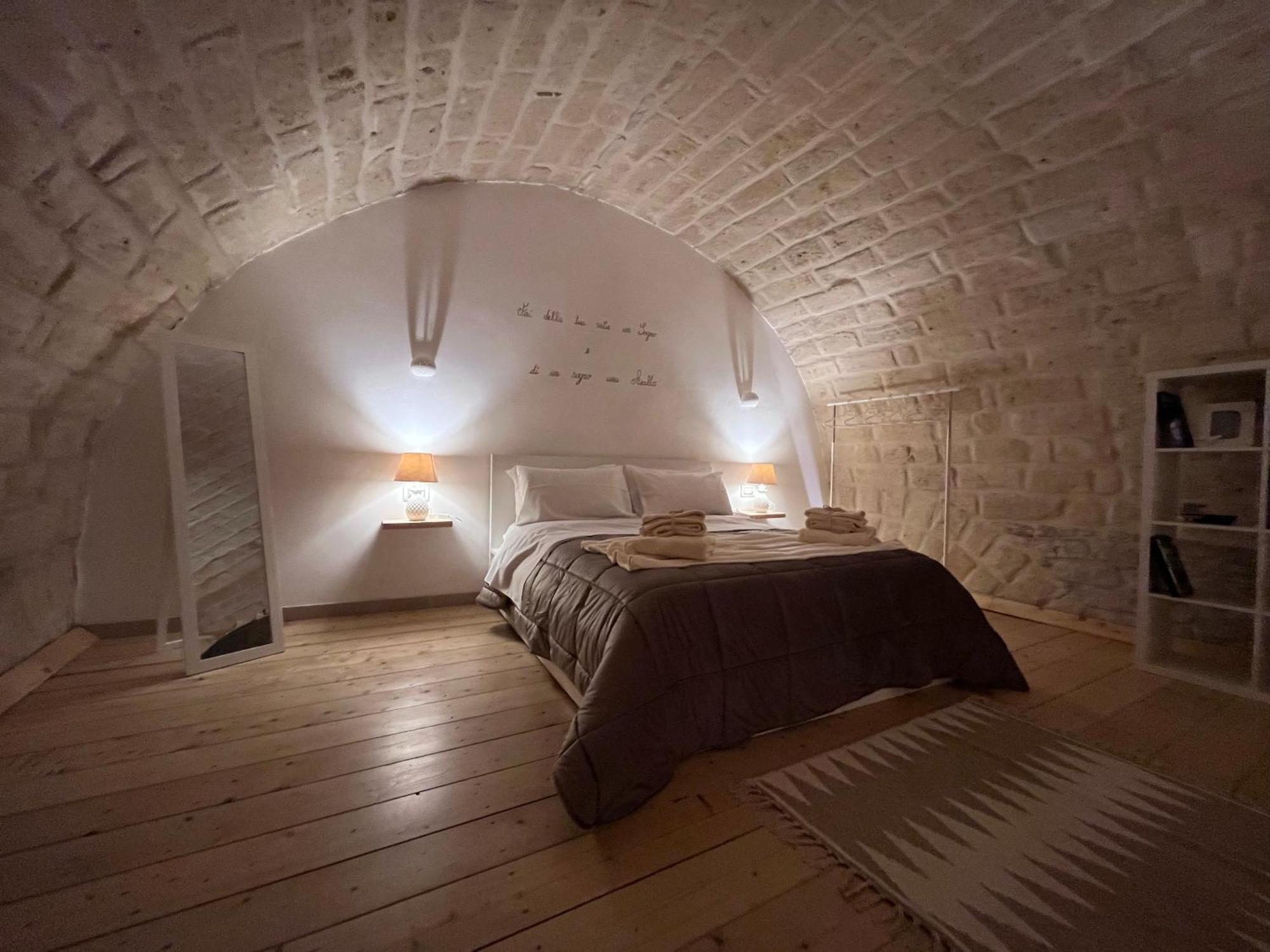 Epoca Suite House Trani Bagian luar foto