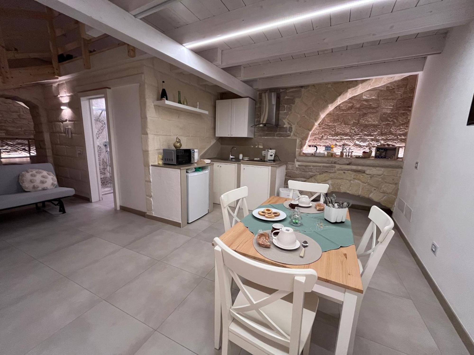 Epoca Suite House Trani Bagian luar foto